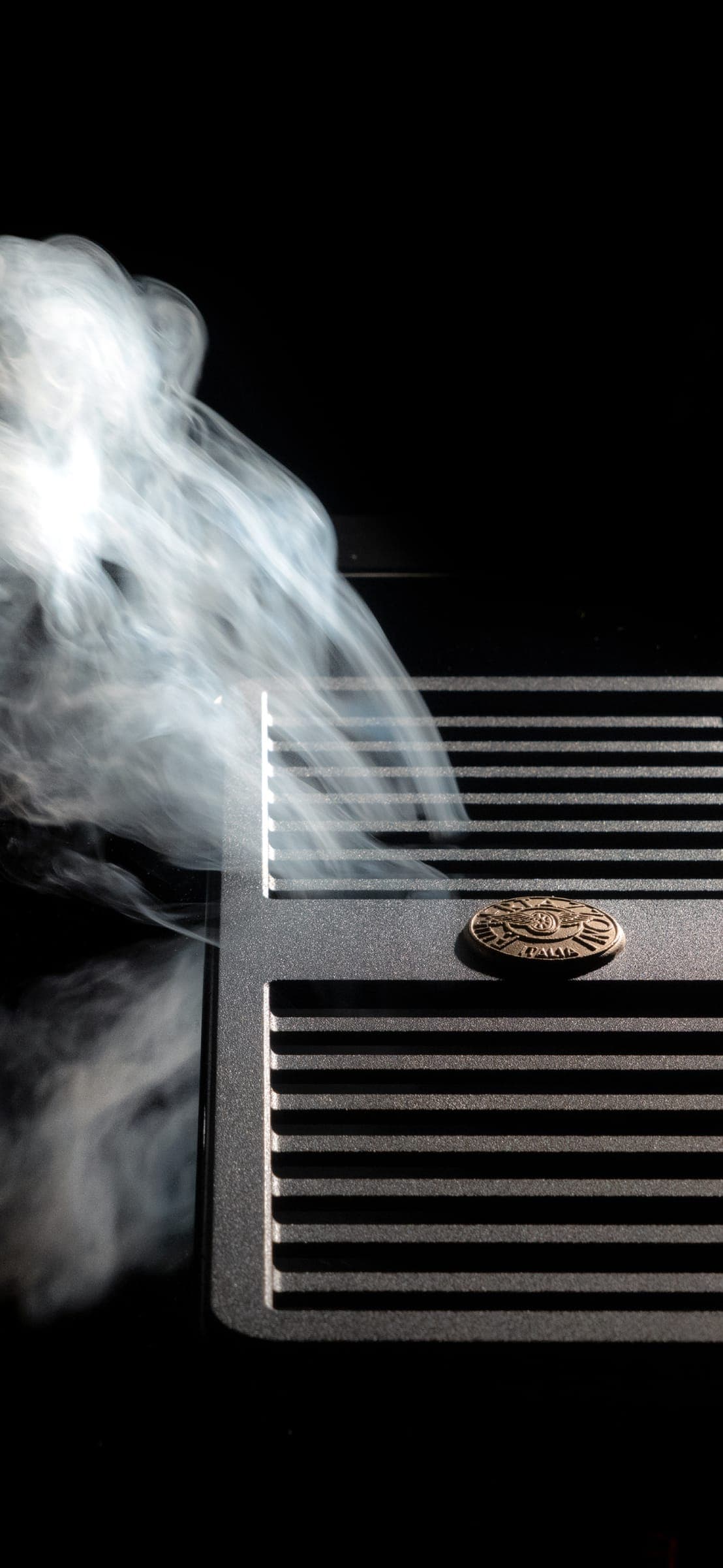 Vapor sobre una cubierta de inducción negra