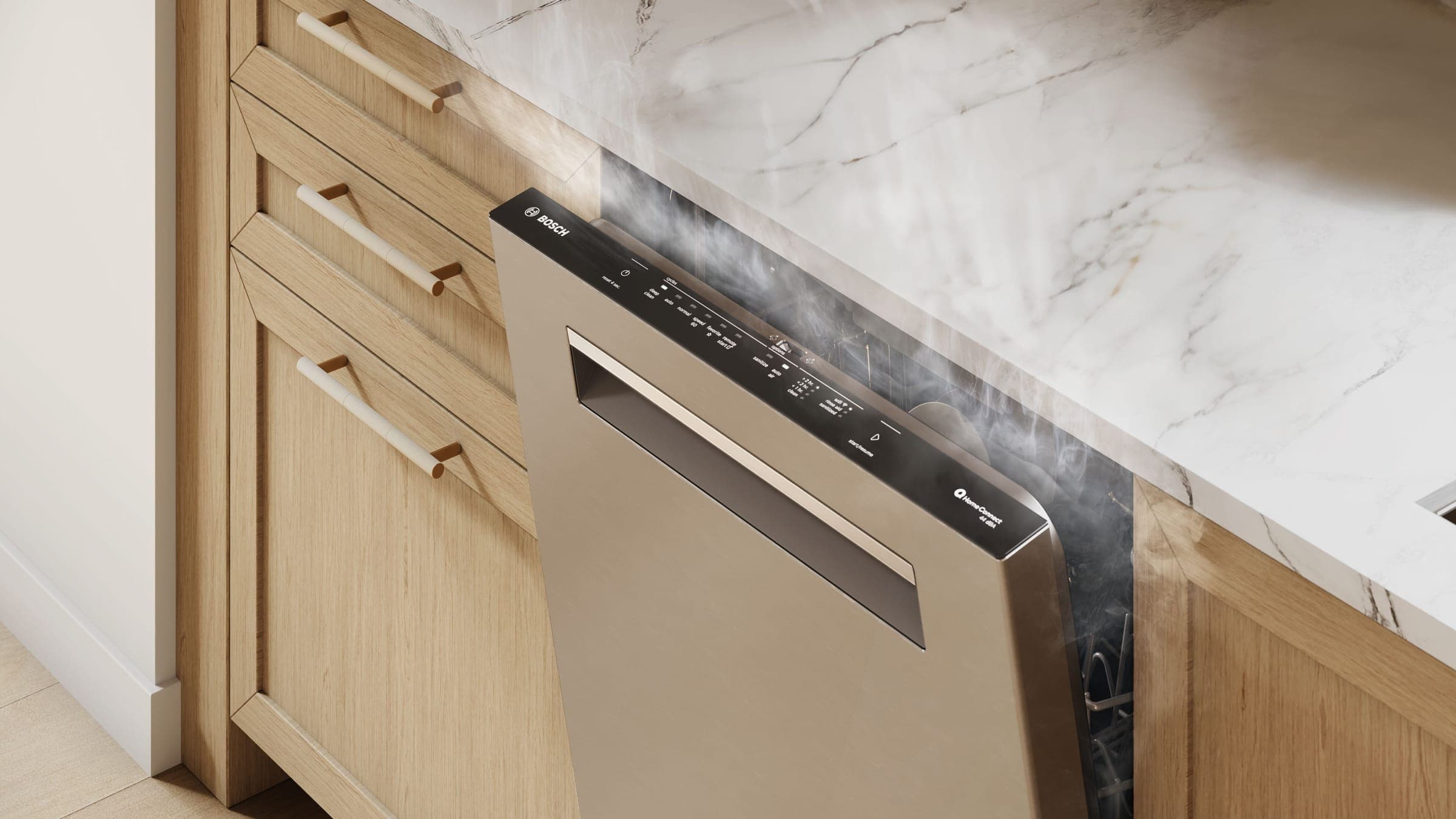 Lavavajillas de acero inoxidable con la puerta entreabierta y vapor que sale por la ranura, bajo una cubierta blanca con vetas grises y entre gabinetes de madera clara con jaladeras de barra; en el borde superior de la puerta se ven el logotipo BOSCH y el panel de control.